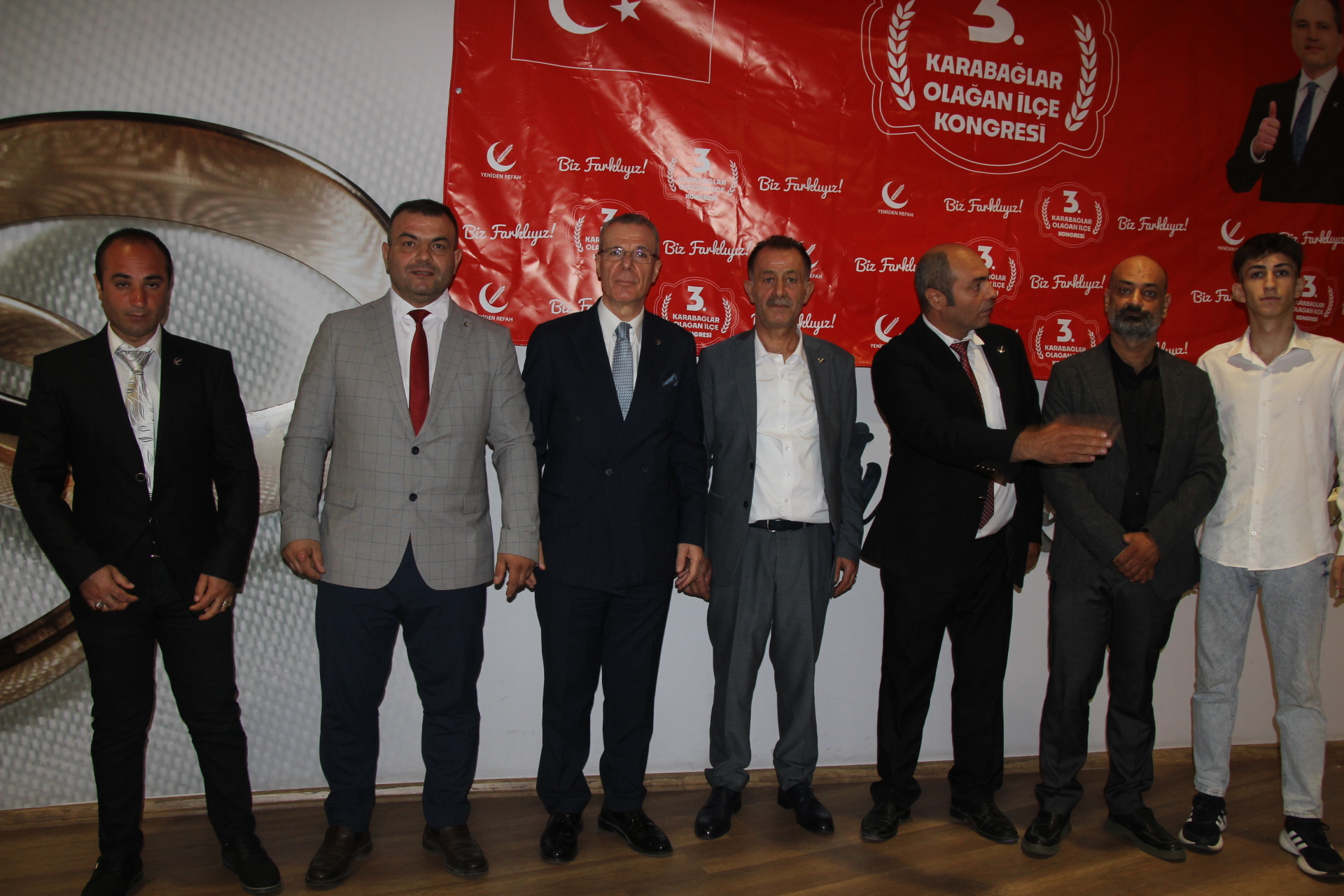 Deva Partisi Karabağlar Belediye Başkan Adayı Abdullah Kaya, Vizyon Medya Grup Yönetim Kurulu Başkanı Taner Özgür’e Geçmiş Olsun Ziyareti Gerçekleştirdi.