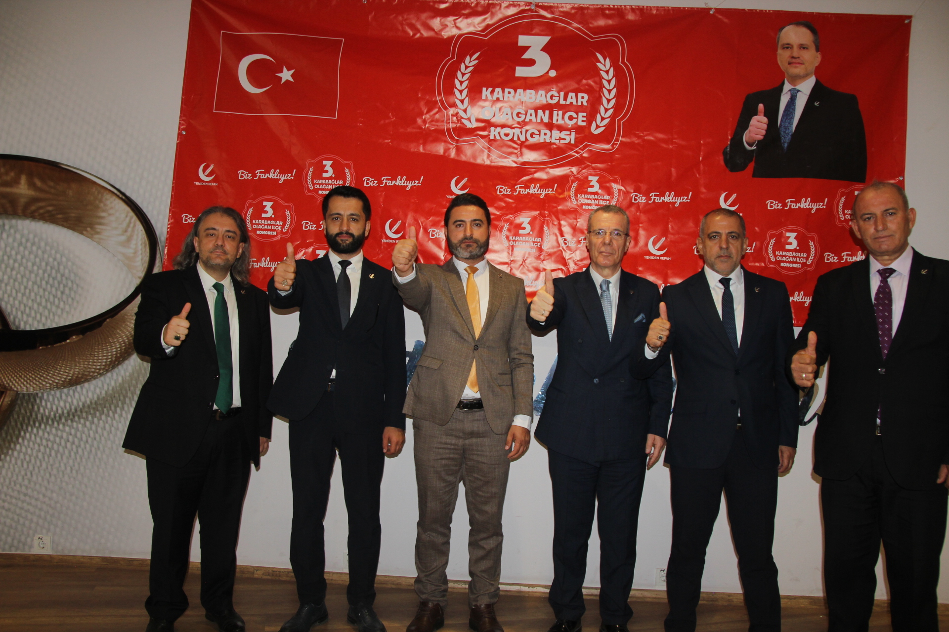 YENİDEN REFAH PARTİSİ KARABAĞLAR’DA GÜÇ GÖSTERİSİ YAPTI: FATİH ARAS İLÇE BAŞKANI SEÇİLDİ