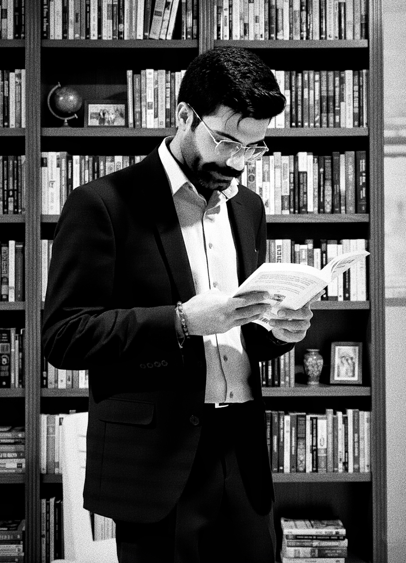 TÜRK EDEBİYATININ YENİ SESİ SINIRLARI AŞTI: AHMET TAŞ DÜNYA DİLLERİNDE